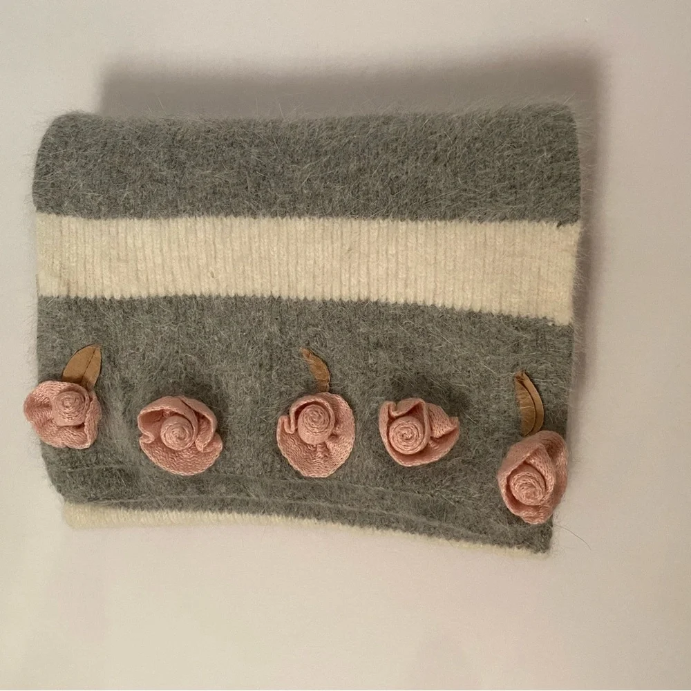SCALA PRONTO SCARF GRAY CREAM STRIPE ANGORA BLEND PINK ROSES LONG RECTANGLE